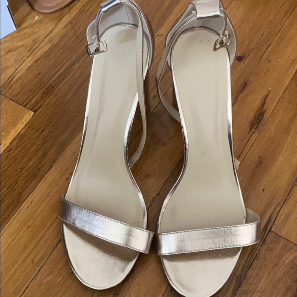 NEVER WORN METALLIC BLOCK HEELS!!